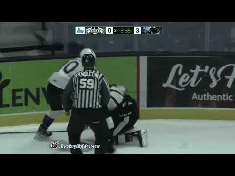 Simon Lavigne vs Riley Bezeau