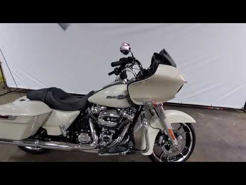 2022 Harley-Davidson® Road Glide® White Sand Pearl