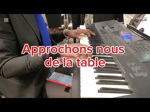 Approchons de la table 