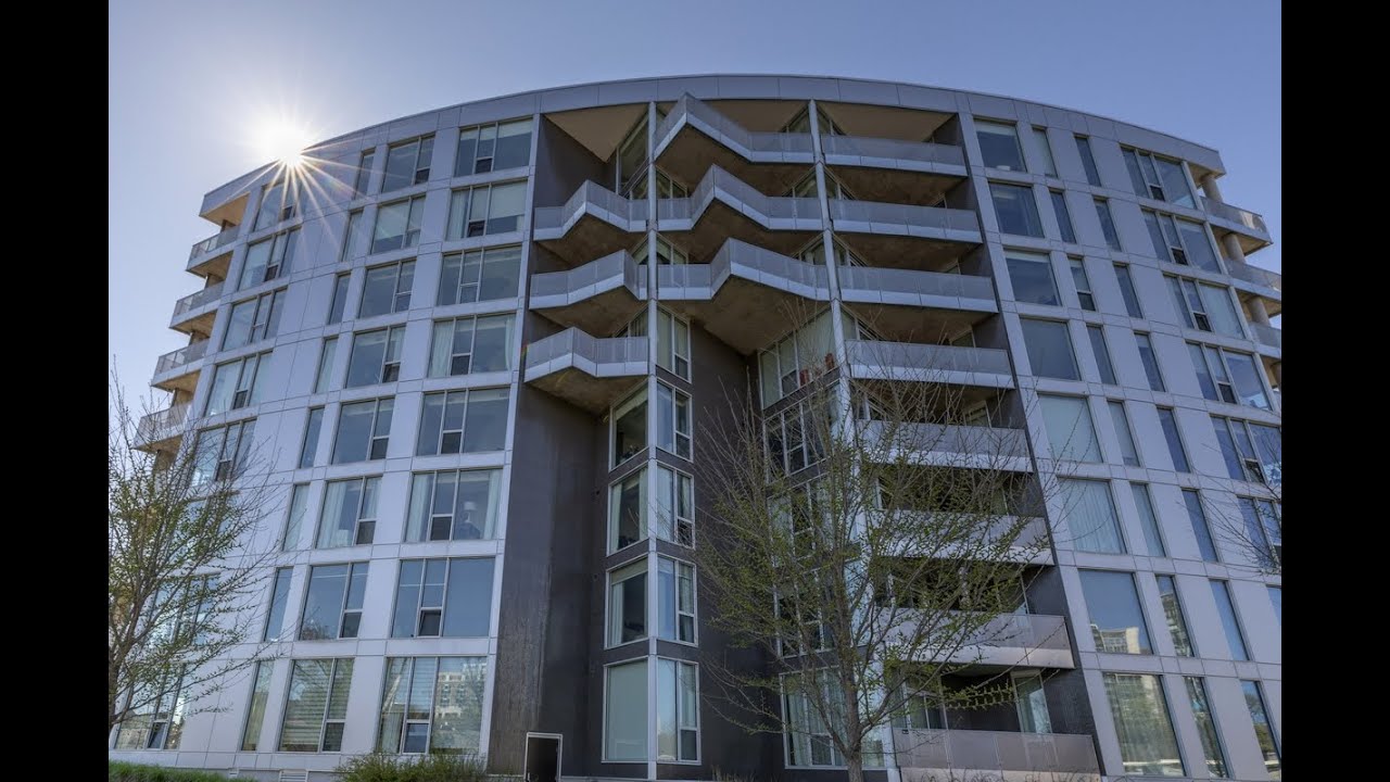 702-300 Lett Street - Enjoy the views and convenience of downtown Ottawa!