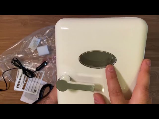 Vídeo relacionado con VINATO Piccolo Frigorifero Mini Frigo 6L, Mini Frigorifero da Camera da Letto con Funzione di Raffreddamento e Riscaldamento, 220V AC / 12V DC per Auto, Ufficio, Camera da Letto, Cura Della Pelle, Bev