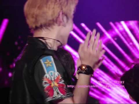 [130115 GOLDEN DISK AWARDS] Random Moments of Jonghyun & Key