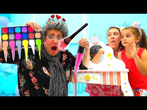 Ruby and Bonnie Pretend Play with Slime Make Up Toys