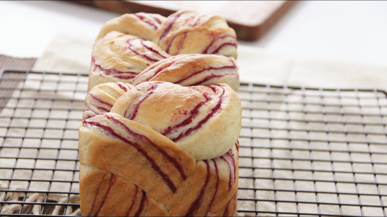 Purple Sweet Potato Bread 梦幻紫薯面包 | Apron