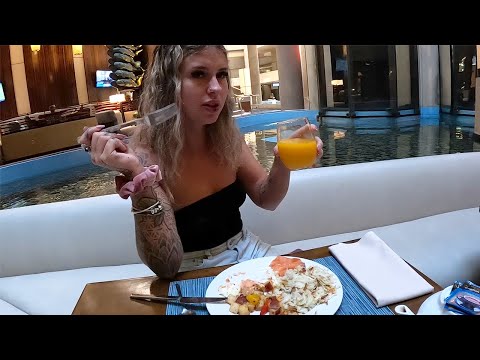 Australian Girl Tries American Breakfast Buffet 🇺🇸