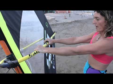 Sailing tips - position of hands and sail - The Black Team Academy - Beginner Windsurfing