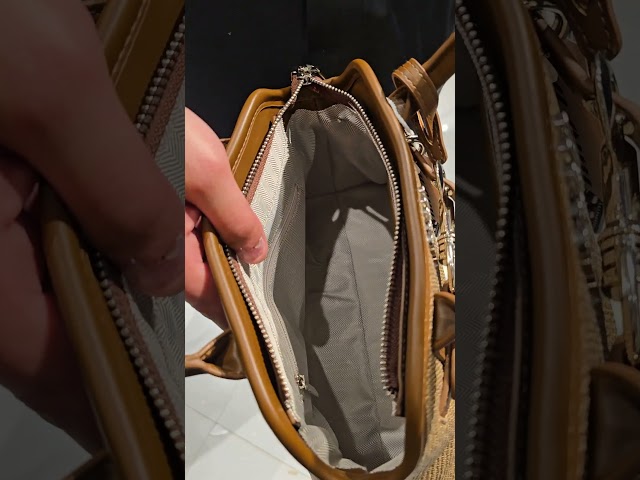 حقيبة ميو - موديل حديث مع لوقو علاق - بيج حد بني