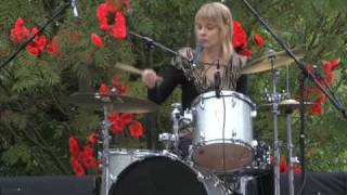 Frida Hyvönen 02 - Moseley Folk Festival 2009