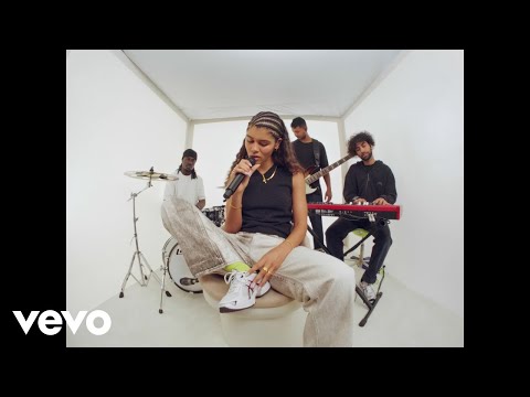 Ama - Trust Nobody (Live Performance)