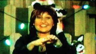 Mary Rice Hopkins : ring on middle finger