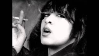 Ronnie Spector - You cant put your arms around a memory (feat Joey Ramone)