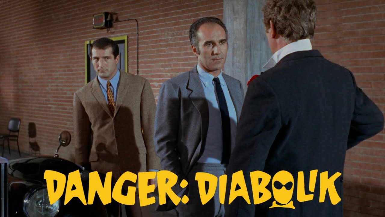 Miniature de la vidéo 4K Restoration Clip | The Perfect Heist Setup — Police Cash Transport Scene du film Danger Diabolik
