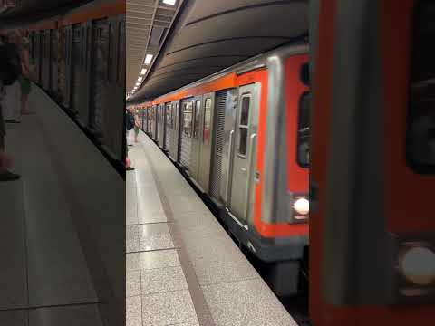Linha 2 do metrô de Atenas na estação Omonia