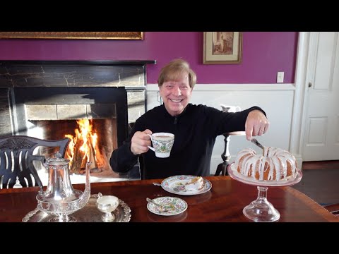 Winter Cleaning and Baking a STUNNING Honey Bun Cake!