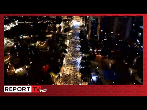 Report Tv sjell PAMJET me DRON nga protesta e Sali Berishës para Kryeministrisë, ja pjesëmarrja