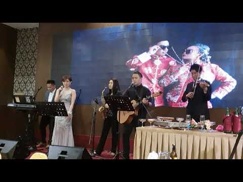 5pcs Band (Guitarist with Vocal, Keyboardist with Vocal, Saxophonist,  Violinist and Vocalist)