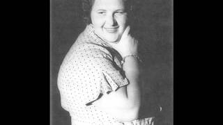 Kate Smith: You Can't Brush Me Off   (with lyrics)