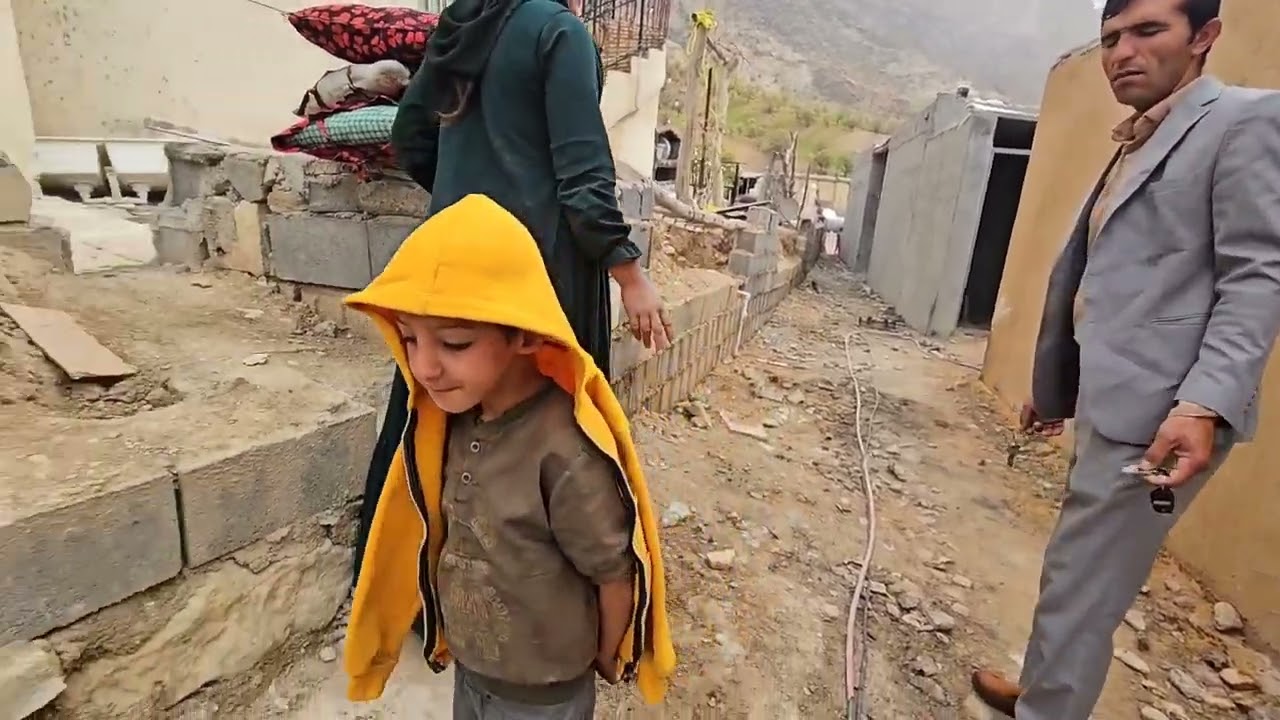 Documentary on Nomadic Life: Hassan's Endless Efforts to Build Safe Shelters for Travelers  