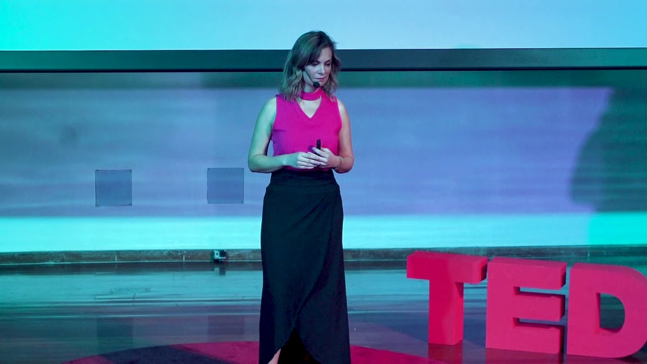 Da ausência á presença | Carol Brandão | TEDxUFABC