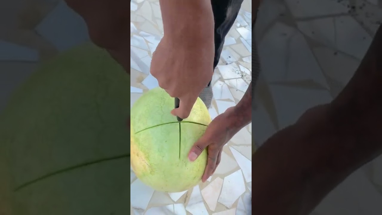 Comment découper une pastèque ? / how to cut watermelon 🍉🤔