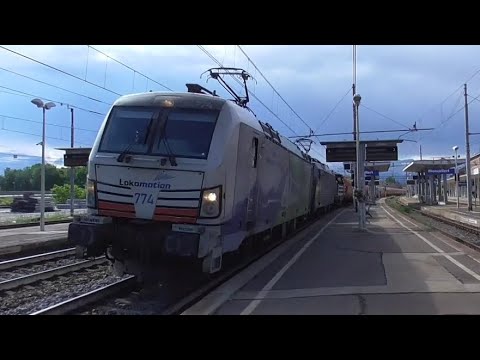 Una tripla eccezionale in transito alla stazione di Moncalieri! E193.774, E189.909 e D744 Zebrata!