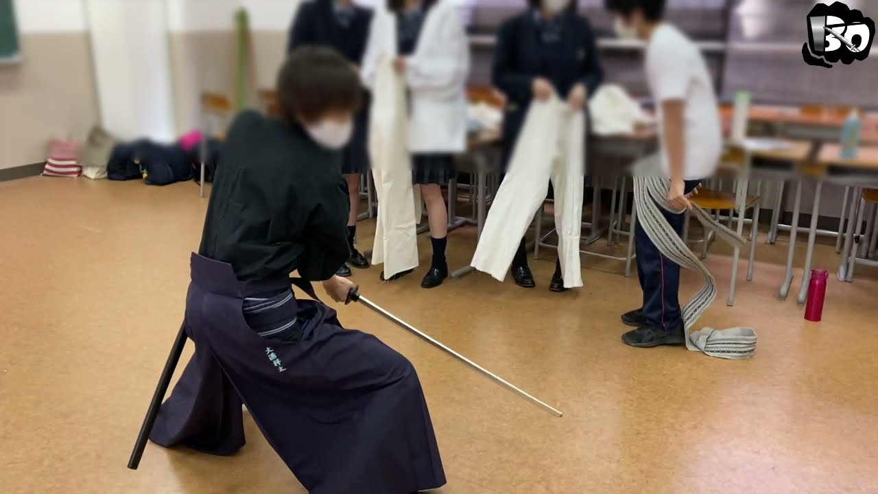 「和装と刀が似合う女子」に萌える女子