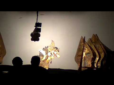 sepenggal kumbokarno gugur.