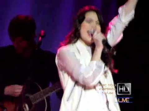 Miranda Cosgrove Leave it all to me LIVE