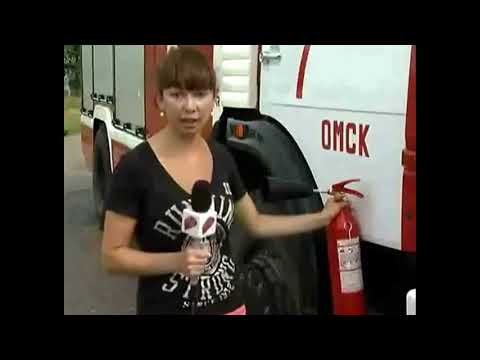 Frauen können nicht mit einem Feuerlöscher umgehen