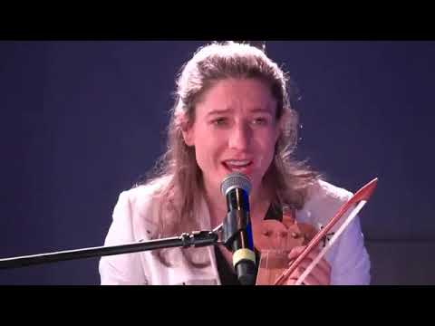 Karolina Matuszkiewicz - śpiew, suka biłgorajska "A na onej górze..."