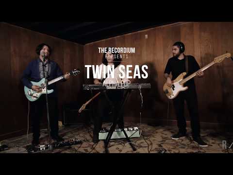 Twin Seas - Alpha Pup - Live at The Recordium