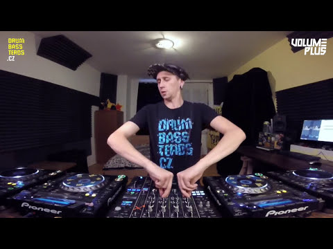 VOLUME PLUS - SHOWTIME 04