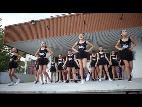 Танцов перформанс на студио Бах од Струга