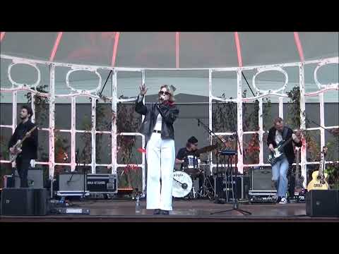 LATVIEŠU INDIE POP DZIEDĀTĀJA ELIZABETE GAILE AR GRUPU VĒRMANES DĀRZĀ. RĪGA, 22.08.25.