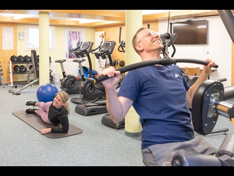 Kraftübung Latzug Wellness-Fitness-Parcours.ch Hotel Ermitage Kandersteg