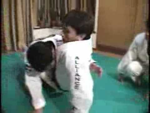 クロスガードから三角絞めへ　柔術　jiu-jitsu