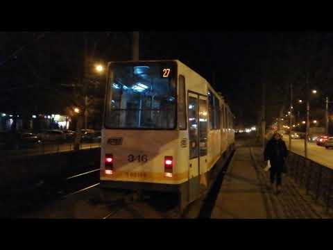 Tramvaiul V3A-93 346 paraseste statia Piata Titan pe linia 27