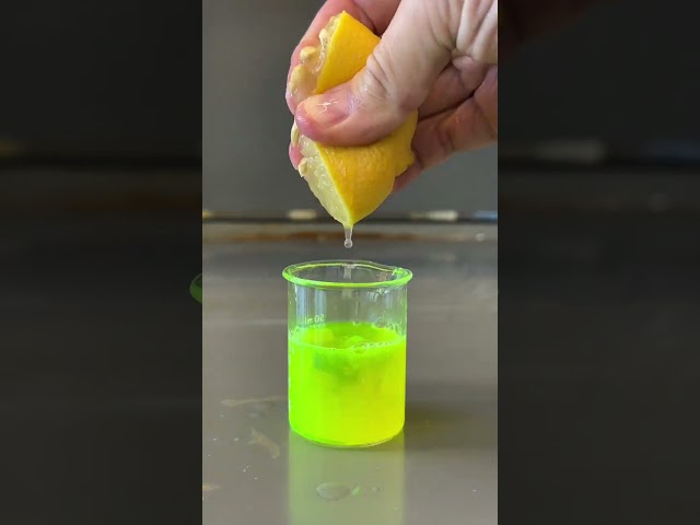 Vídeo relacionado con Magic Flashlight: Ghost Hunt: With invisible ink and UV flashlight