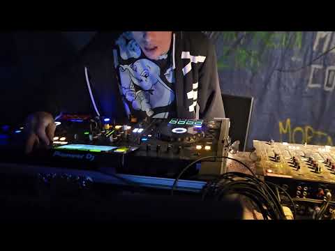 Inna Squad  mixing on Barcelona Underground