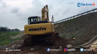 Perbaikan Ruas Jalan Tol Trans Jawa KM 321 yang Retak Sekitar 20 Meter