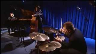 Vladimir Shafranov Trio - Blue Bossa