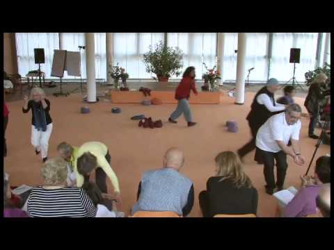 Lachyoga-Übungen Gruppen-Turnier