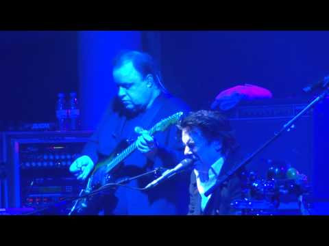 Videoclip de Pour My Love Live) — Marillion