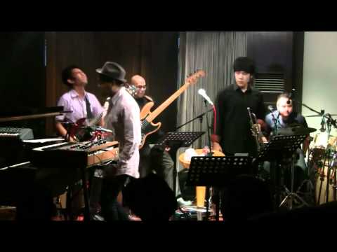 Glenn Fredly ft. Indra Lesmana - Dansa Yo Dansa @ Mostly Jazz 03/12/11 [HD]