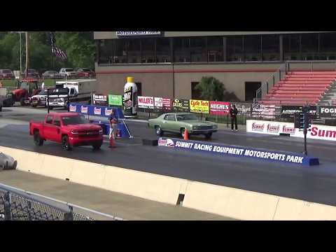 Super Summit 20190608, 1970 Monte Carlo vs. Chevy Crew Cab, MAH00804