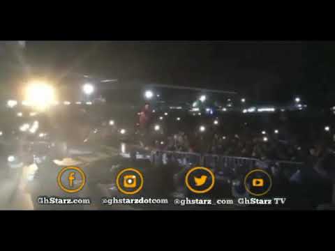 Kwesi Arthur and Kofi Mole performance at S-Concert 2018