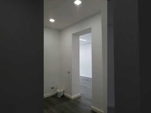 Dyqan buze rruge kryesore te rruga Fortuzi,ofrohet per qira.