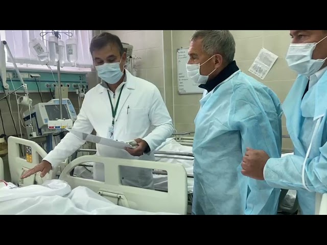 Рустам Минниханов посетил в БСМП Набережных Челнов пострадавших в авиакатастрофе