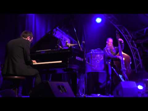 Neil Cowley Trio - Olomouc - 3.11.2014 - Mission