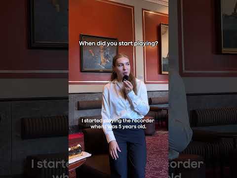 1 minute interview with Lucie Horsch